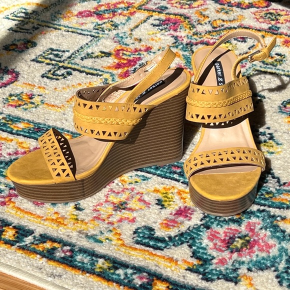 3/$30 🌻 Parker & Sky Mustard Yellow Laser Cut Wedges / Sandals, Size 6 - Picture 1 of 9